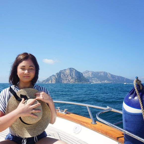 Meet your Posher, Nicolette - Picture 1 of 4